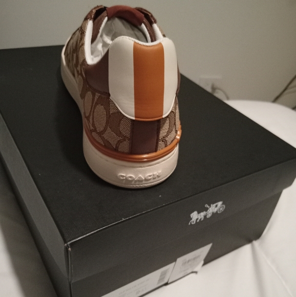 shoes - Picture 3 of 6